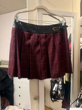 Liu Jo Burgundy Plaid Pleated Mini Skirt with Black Waistband